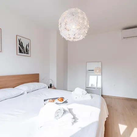 7 Piano Panoramico Nel Cuore Dei Navigli Апартаменты *