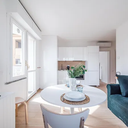 7 Piano Panoramico Nel Cuore Dei Navigli Апартаменты *